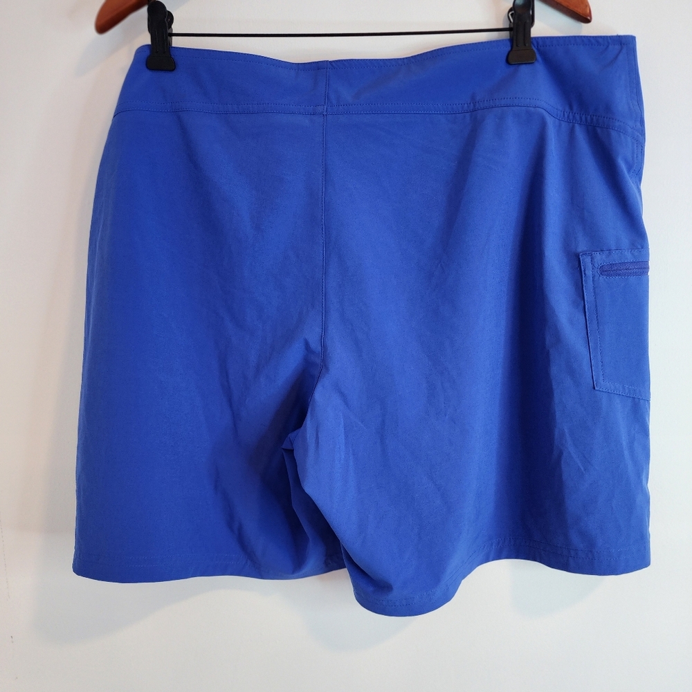 LL Bean Womens 18 Royal Blue Performance Shorts Flat Front Zippered Cargo Pocket - Picture 2 of 6